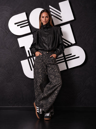 Giacca Urban Icon Black in ecopelle - look completo